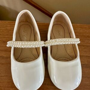 Elegant White Kids Shoes with Pearl Strap